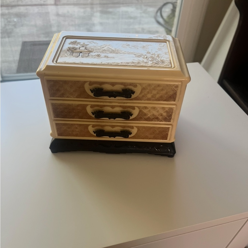 Vintage Cream Jewelry Box